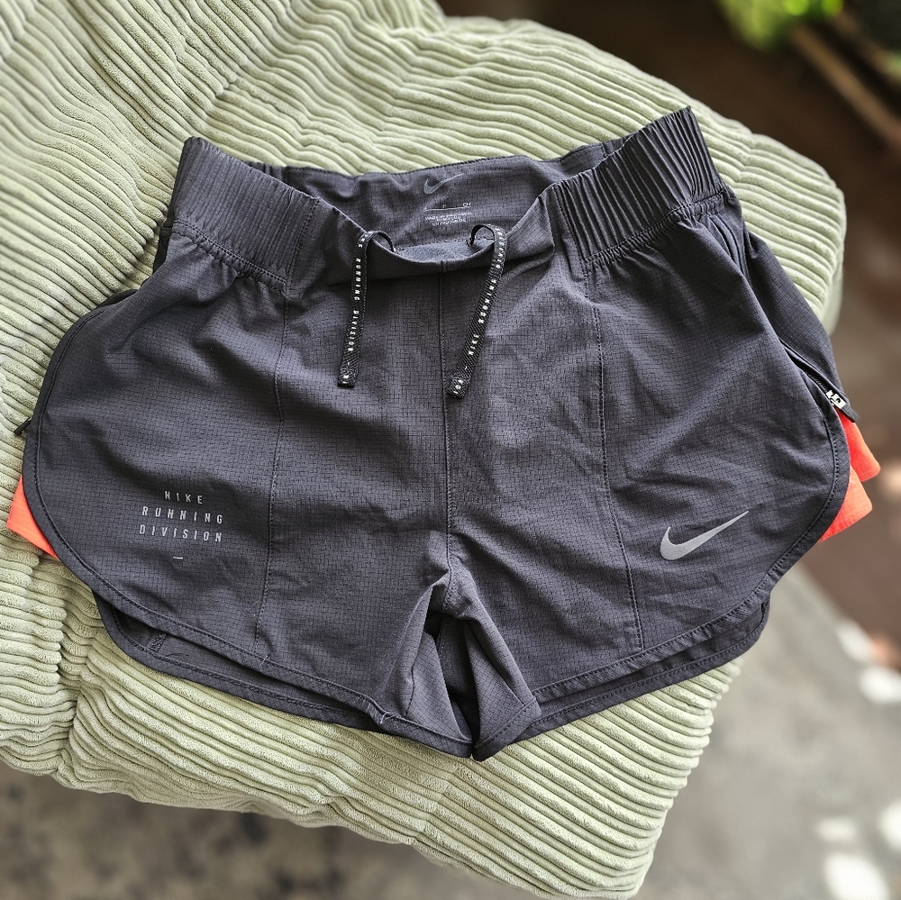 Nike Run Division Tempo Luxe Shorts size S